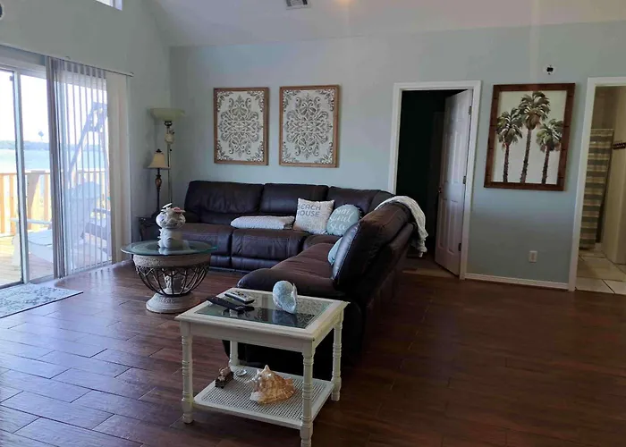 Dog Friendly With Private Internet And Washer And Dryer Holiday home *
