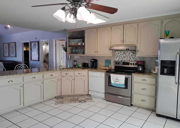 Dog Friendly With Private Internet And Washer And Dryer Holiday home